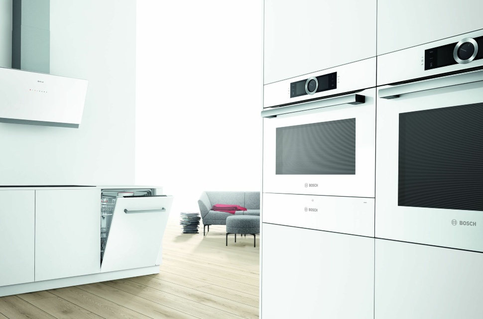 Сочетание HBG634BW1 с приборами по горизонтали